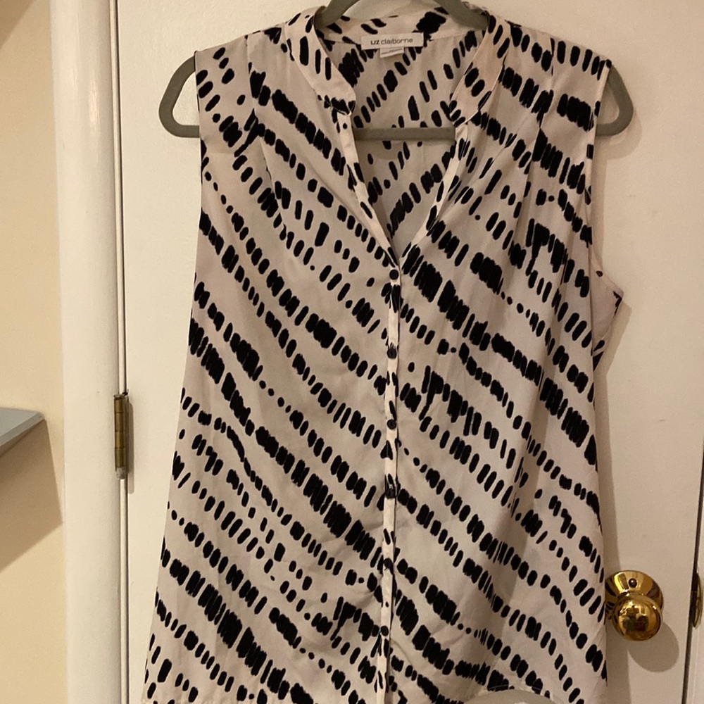 Sleeveless Liz Claiborne button down top.